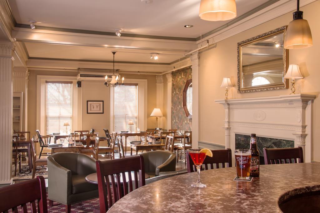 Middlebury Inn Экстерьер фото