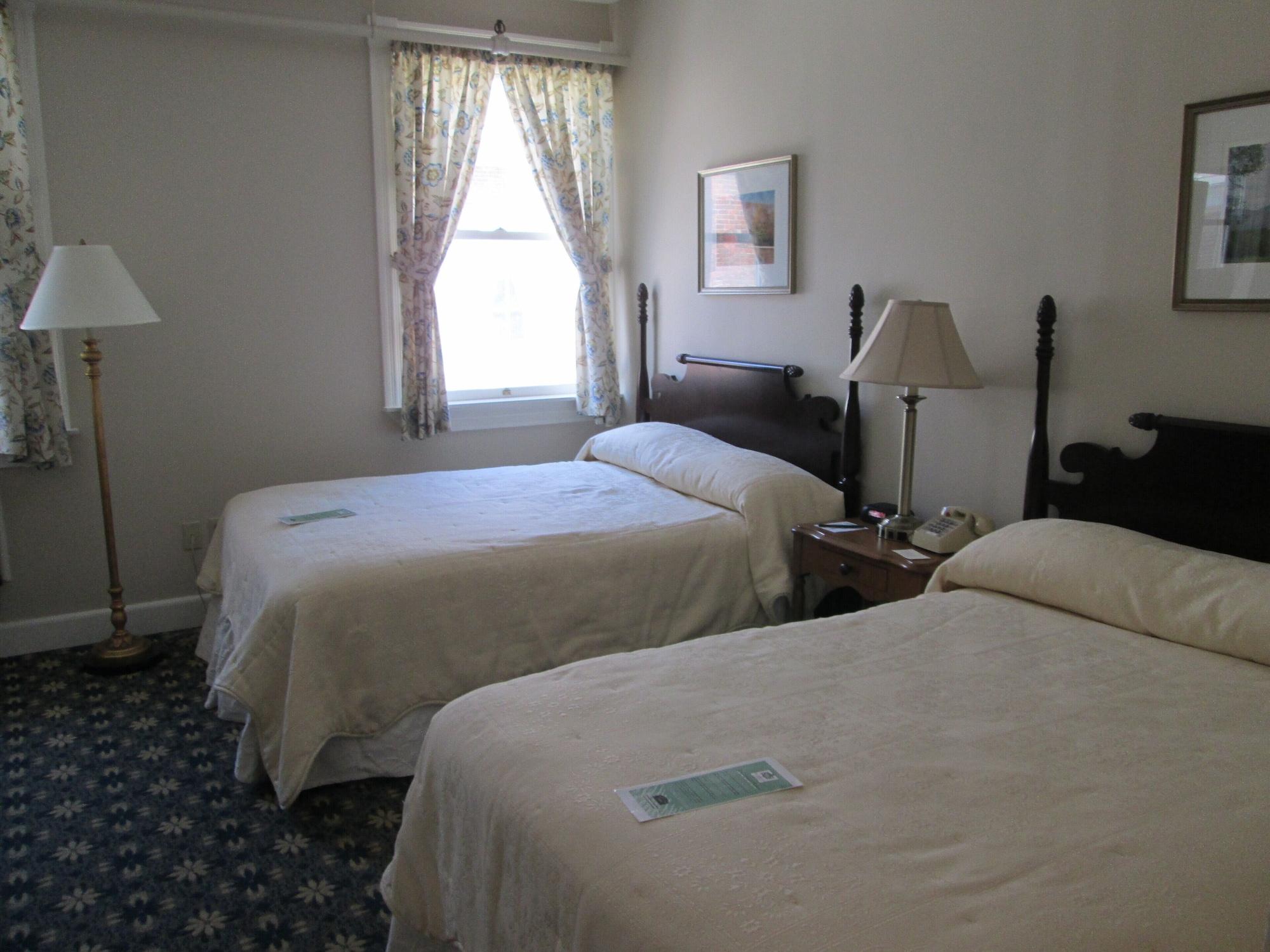 Middlebury Inn Экстерьер фото