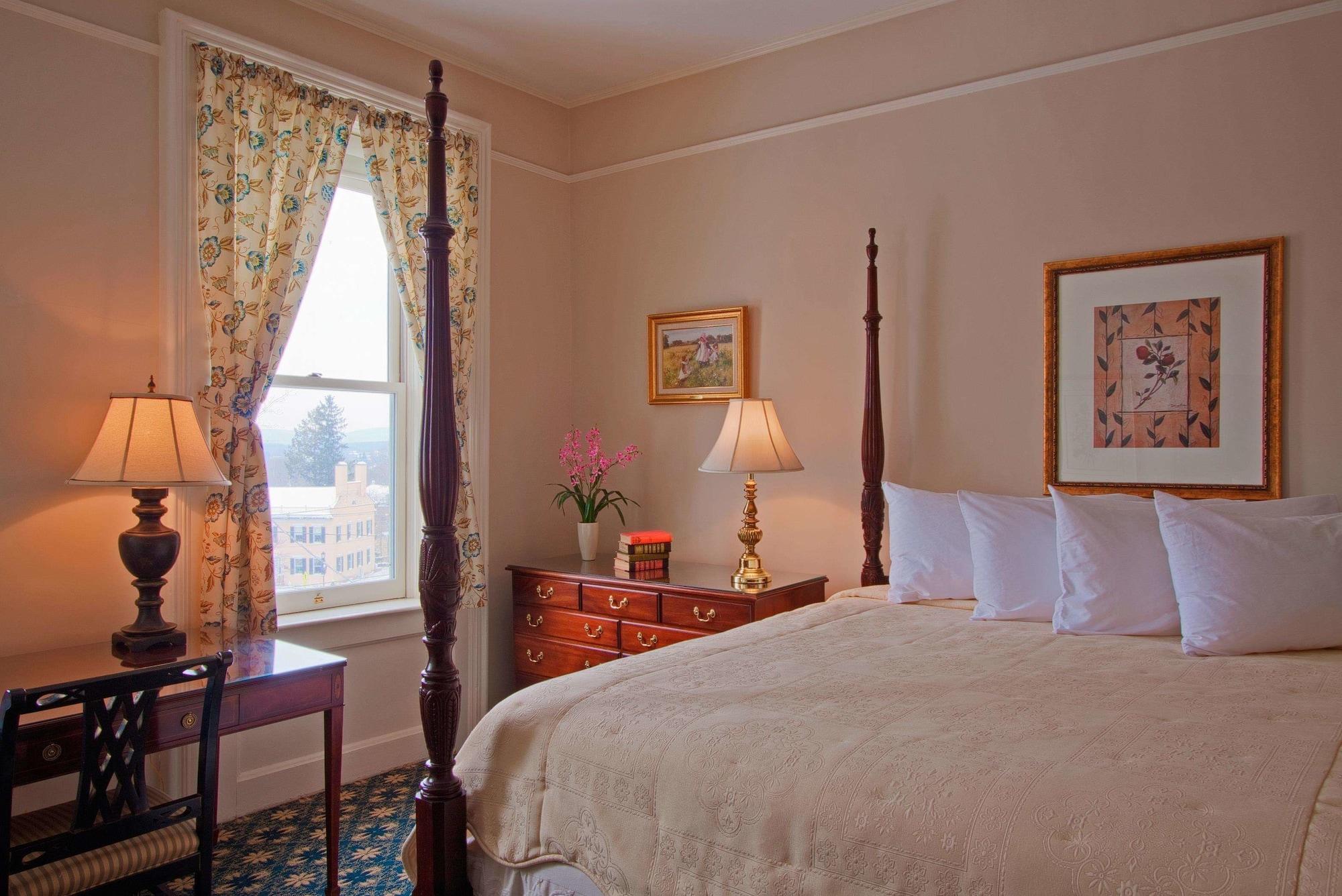 Middlebury Inn Экстерьер фото