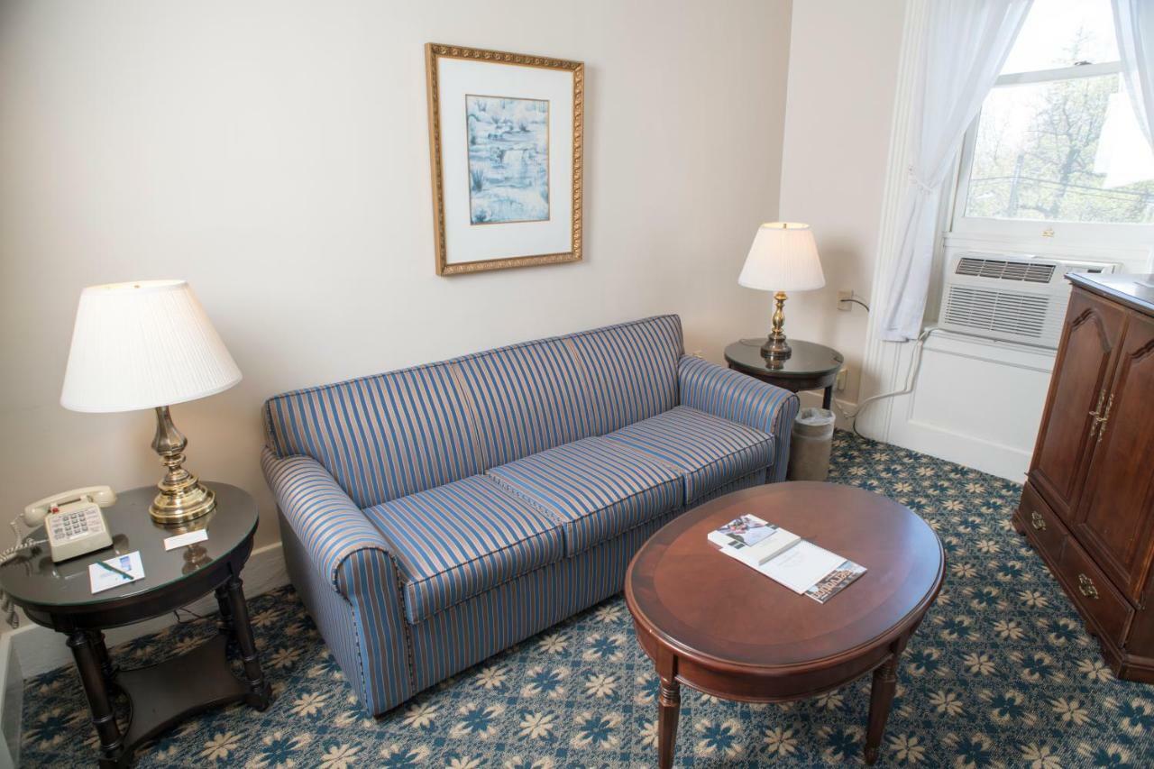 Middlebury Inn Экстерьер фото