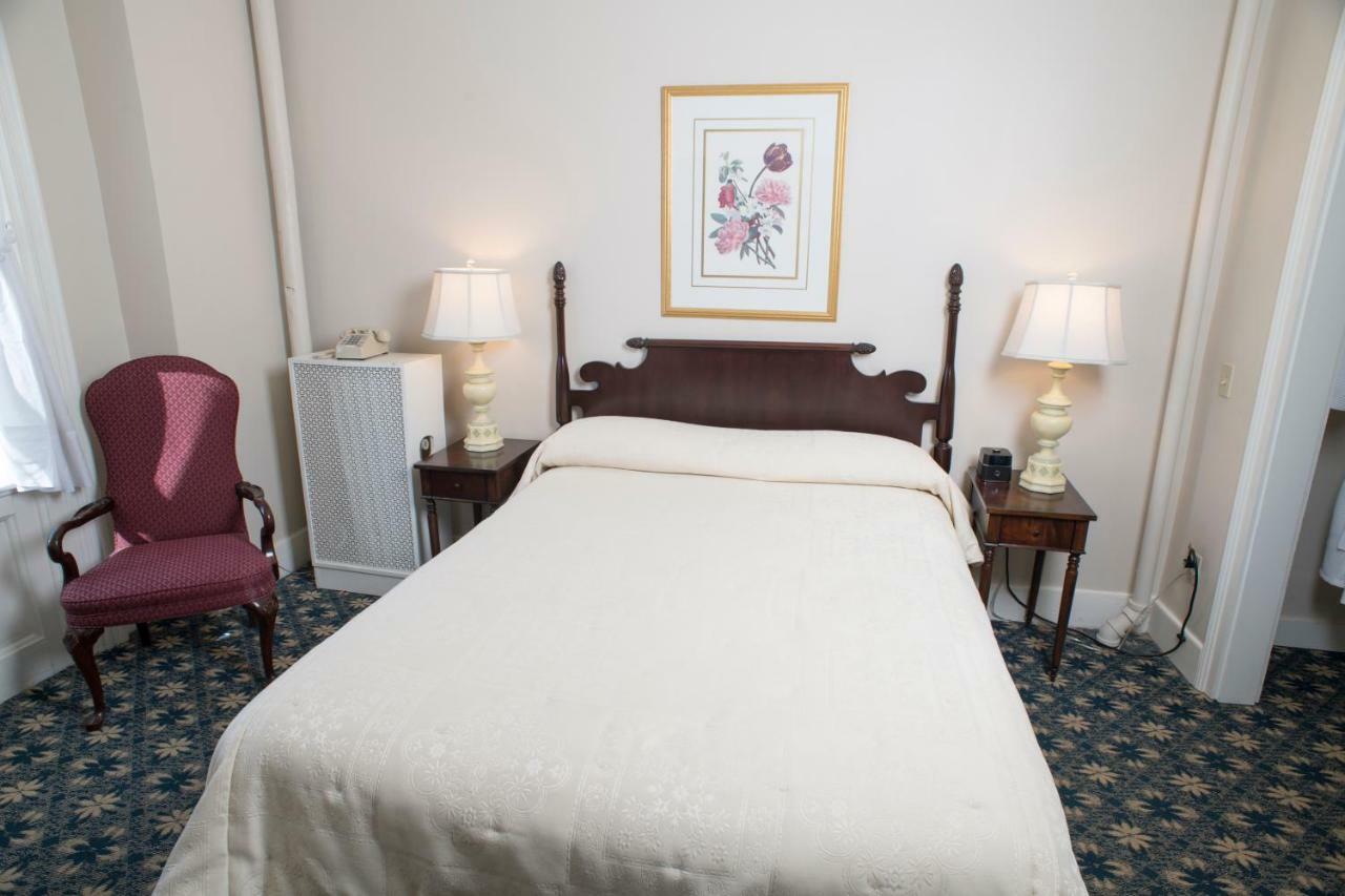 Middlebury Inn Экстерьер фото