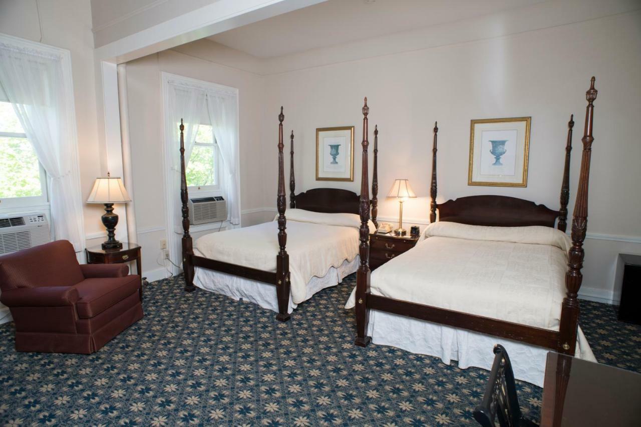 Middlebury Inn Экстерьер фото