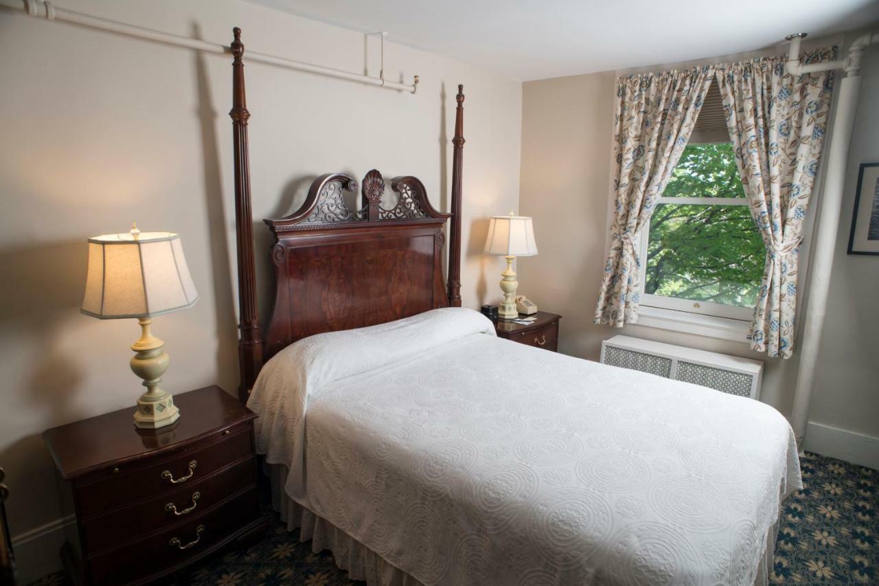 Middlebury Inn Экстерьер фото