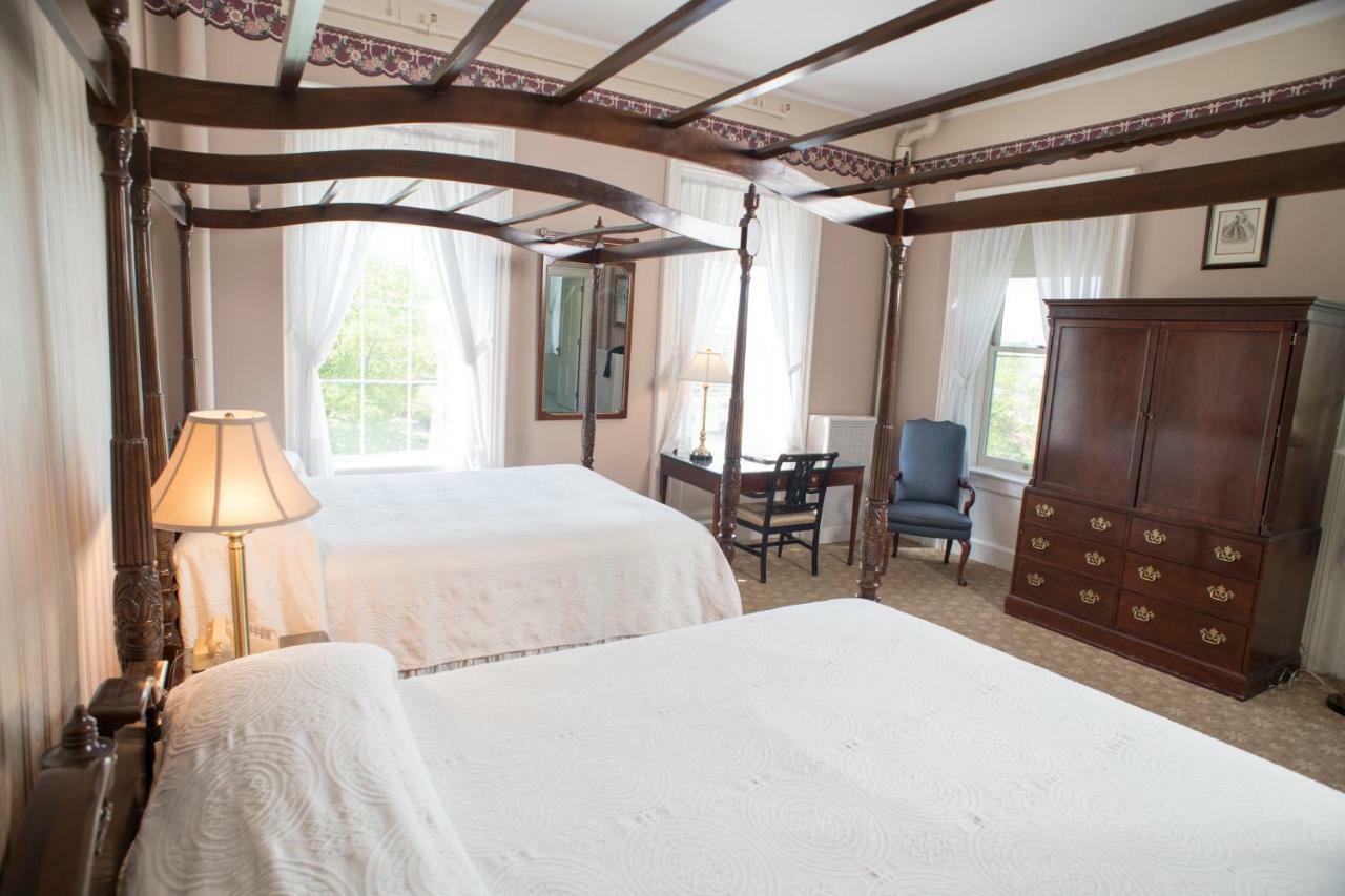 Middlebury Inn Экстерьер фото