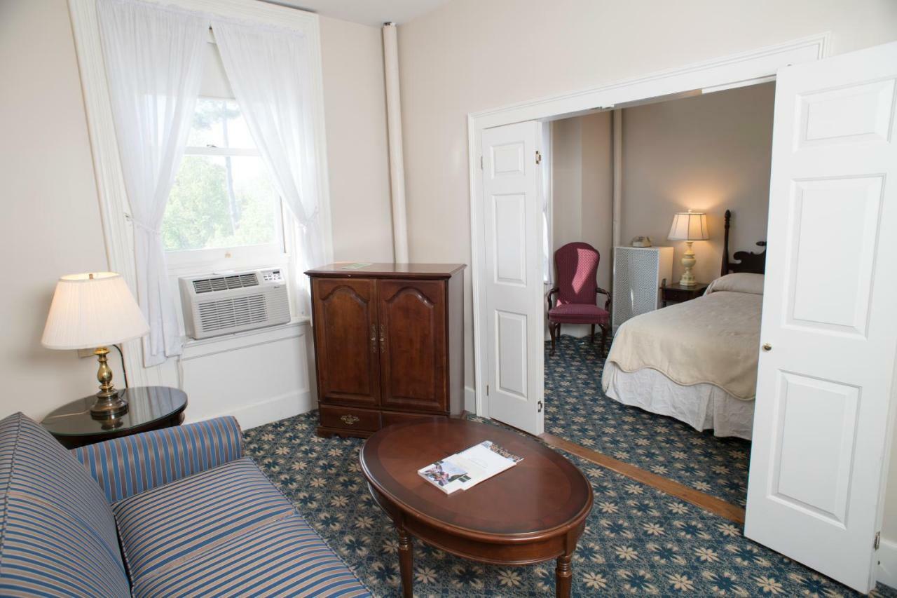 Middlebury Inn Экстерьер фото