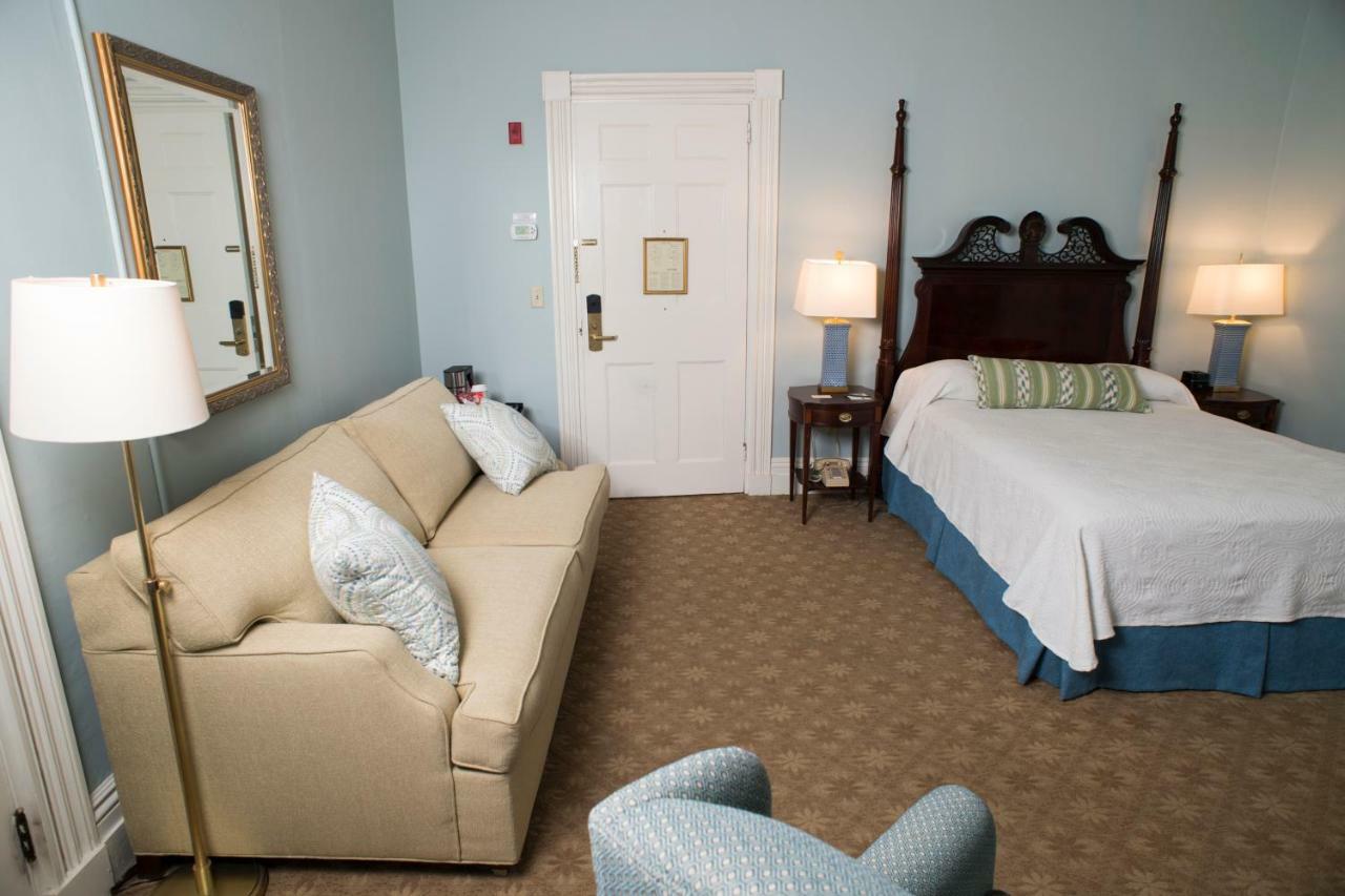 Middlebury Inn Экстерьер фото