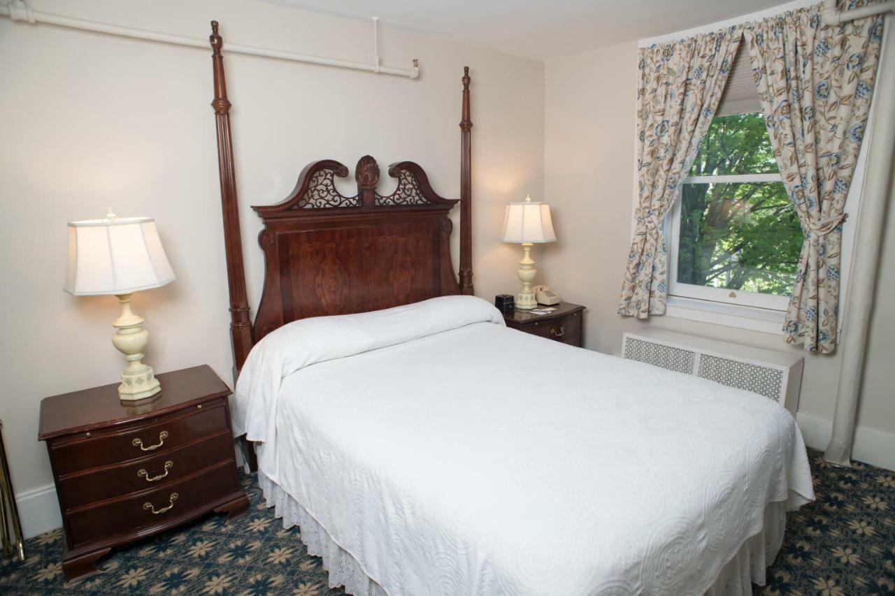 Middlebury Inn Экстерьер фото