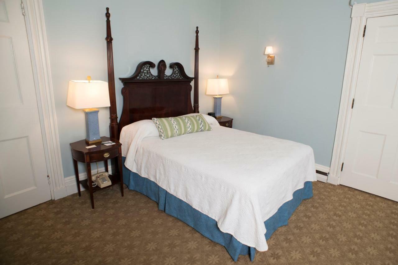 Middlebury Inn Экстерьер фото