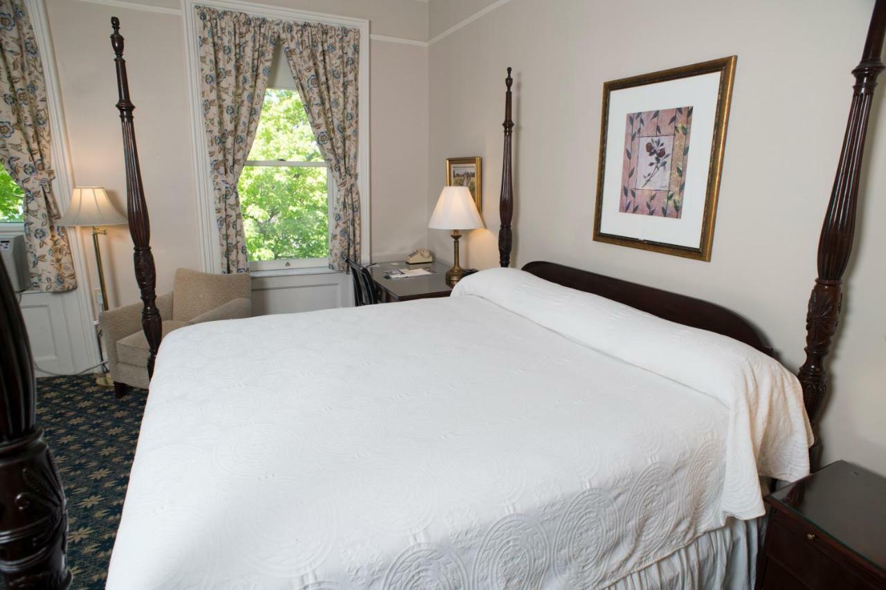 Middlebury Inn Экстерьер фото