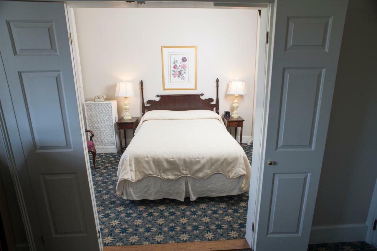Middlebury Inn Экстерьер фото