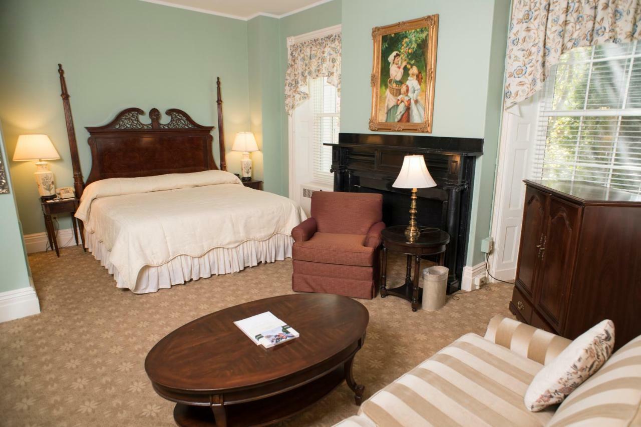 Middlebury Inn Экстерьер фото
