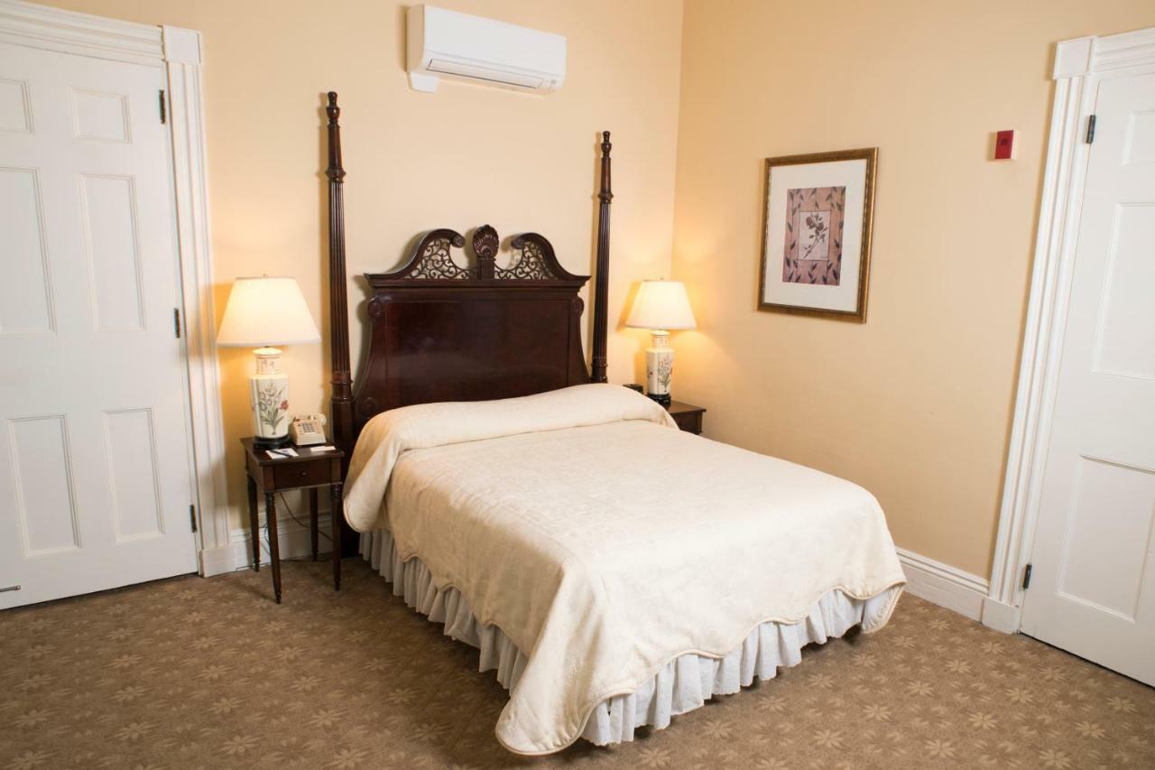 Middlebury Inn Экстерьер фото