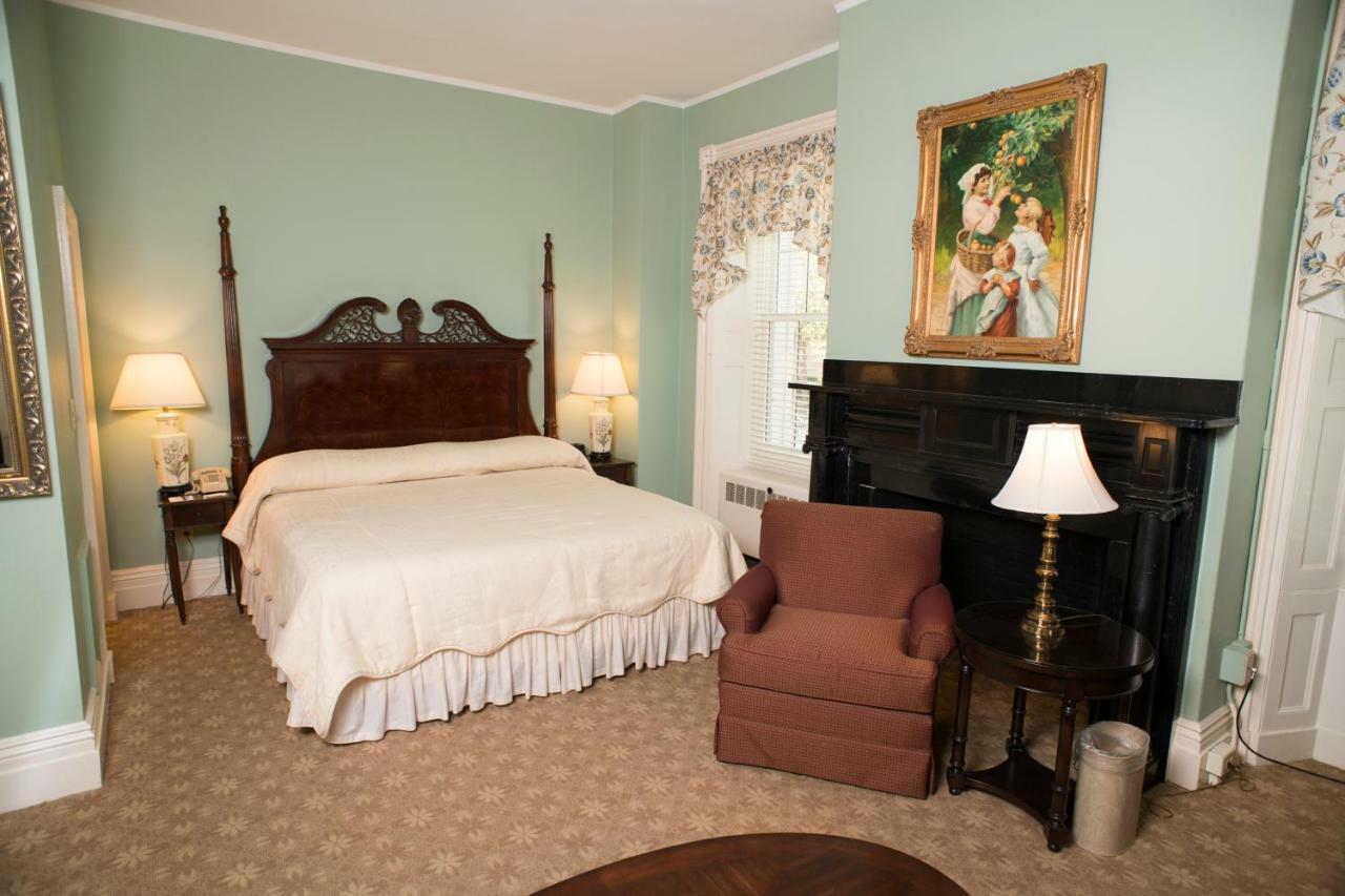 Middlebury Inn Экстерьер фото